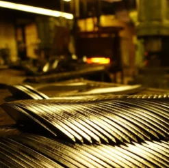 De Wit Japanse Handhak Rechts Met Essen Handvat 14cm -Tuinieren Winkel japanese hand hoe handhak