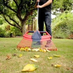 Spear & Jackson 3in1 Bladhark Kunststof Met Aluminium Steel -Tuinieren Winkel spear jackson 3 in 1 bladhark met steel 3in1rake action for web